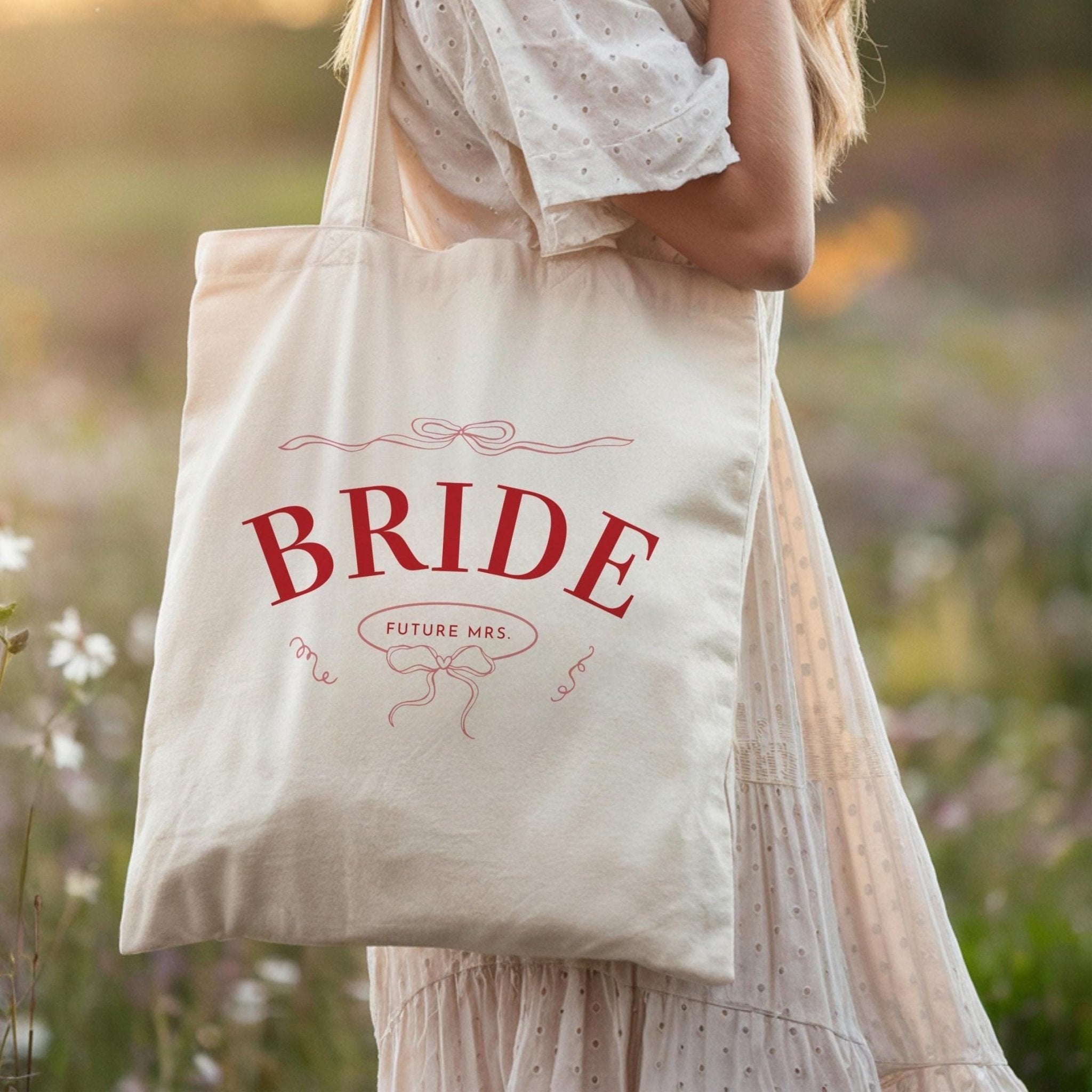 Bride Tote Bag Future Mrs. Design Elegant Hen Party or Bridal Shower Gift Stylish Wedding Tote for Bride to - Be Beach Bag