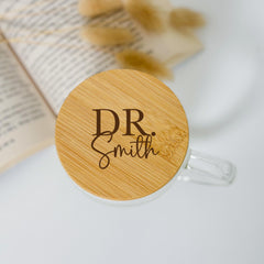 Personalised Doctor Gift Double Wall Glass Mug with Bamboo Lid – Engraved Tea or Coffee Cup
