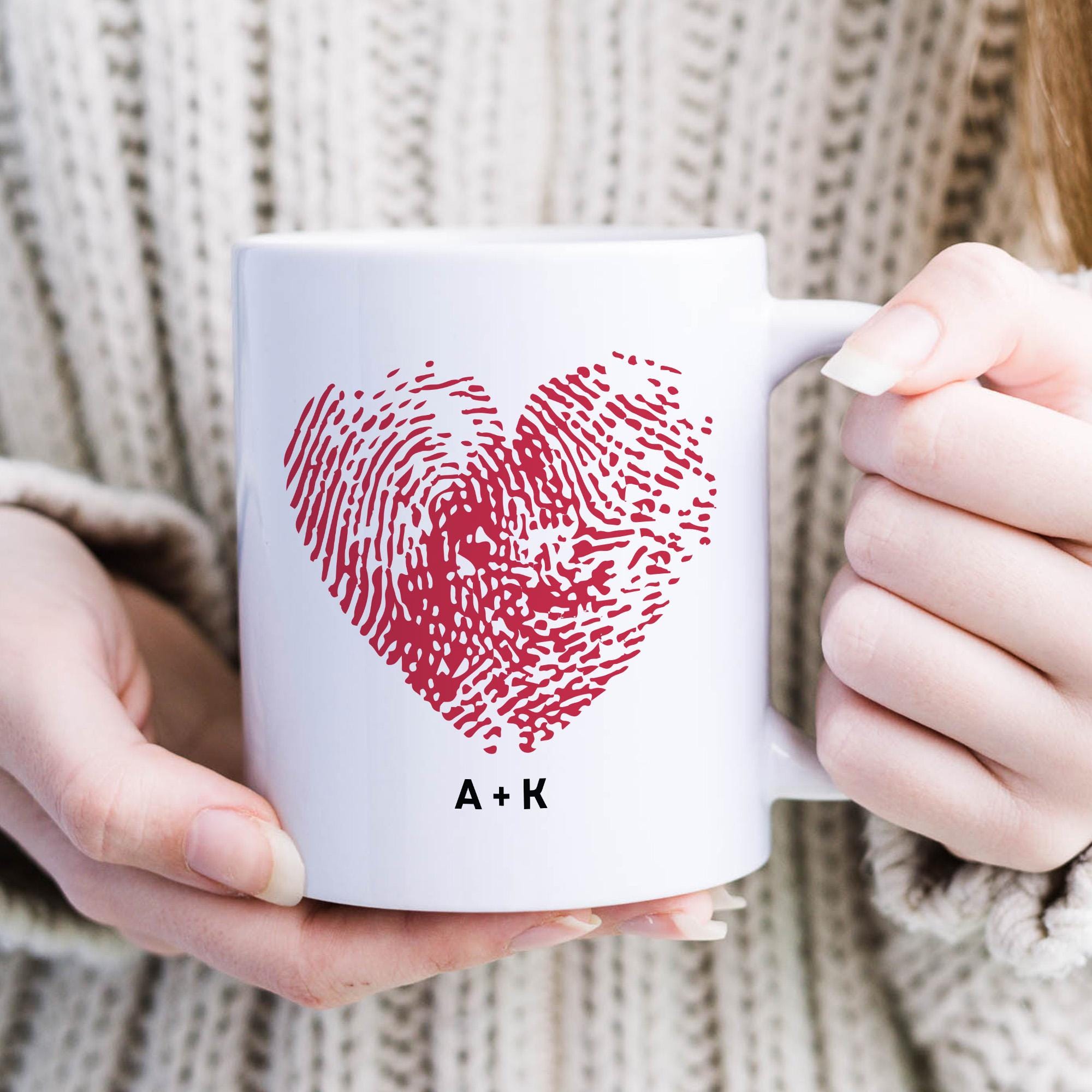 Personalised Valentine’s Day Heart Fingerprint Mug with Initials – Romantic Anniversary Gift for Him or Her