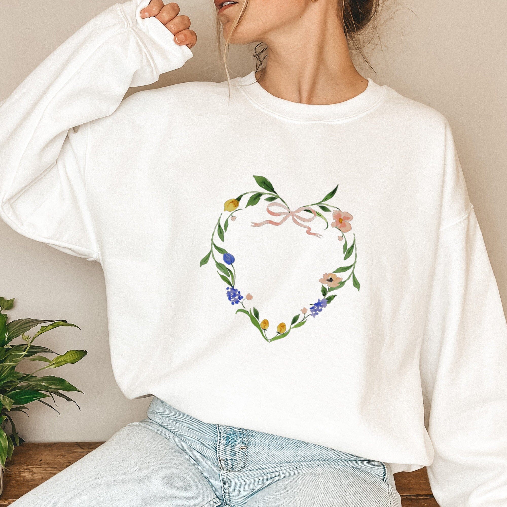 Love floral heart sweatshirt, Valentine's jumper, First Valentine, Spring flowers, Cute heart fashion - Pomchick