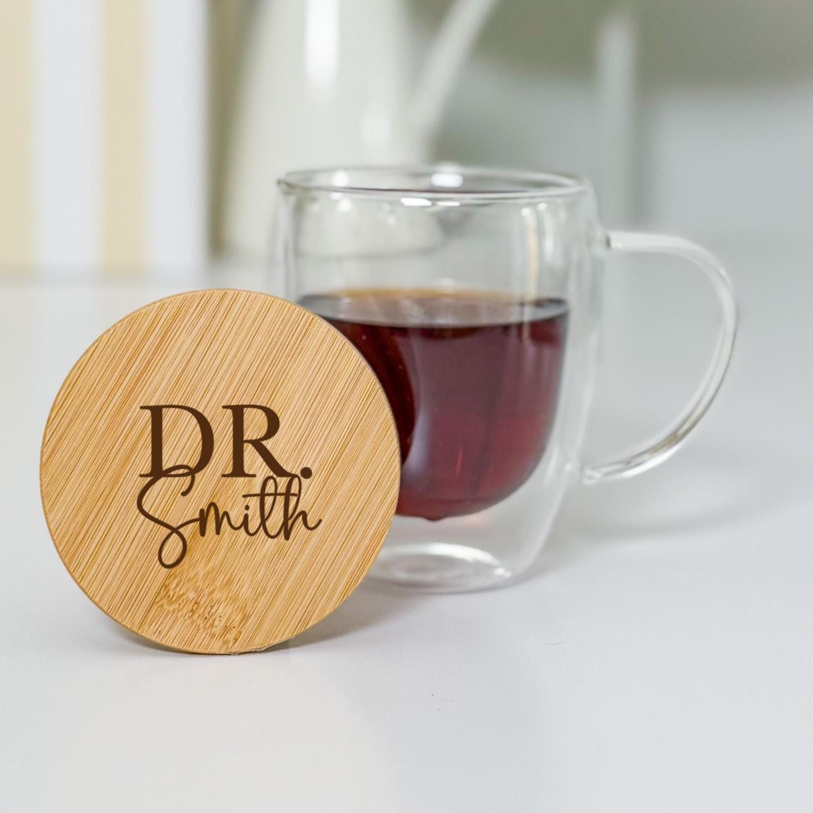 Personalised Doctor Gift Double Wall Glass Mug with Bamboo Lid – Engraved Tea or Coffee Cup