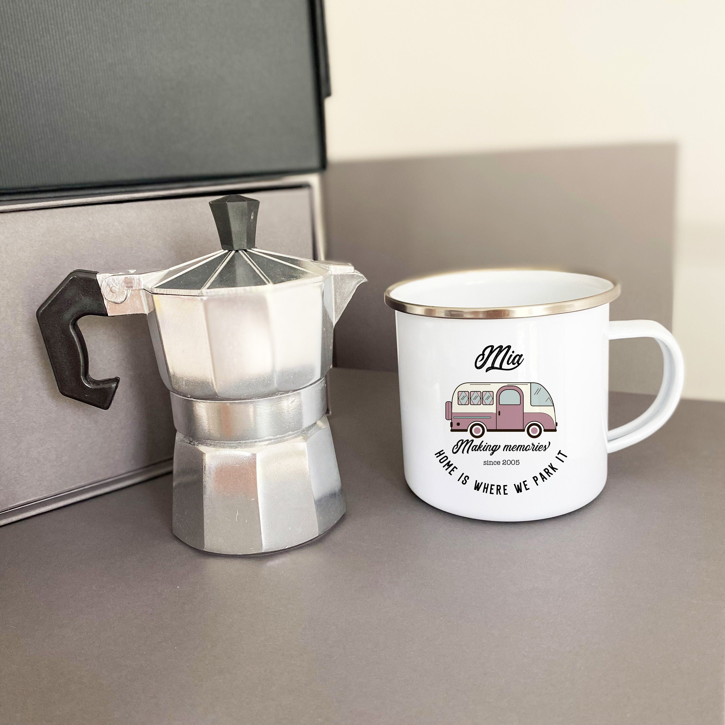 https://pomchick.com/cdn/shop/products/campervan-enamel-camp-mug-set-with-coffee-maker-coaster-card-personalised-motorhome-gift-219313.jpg?v=1661539165