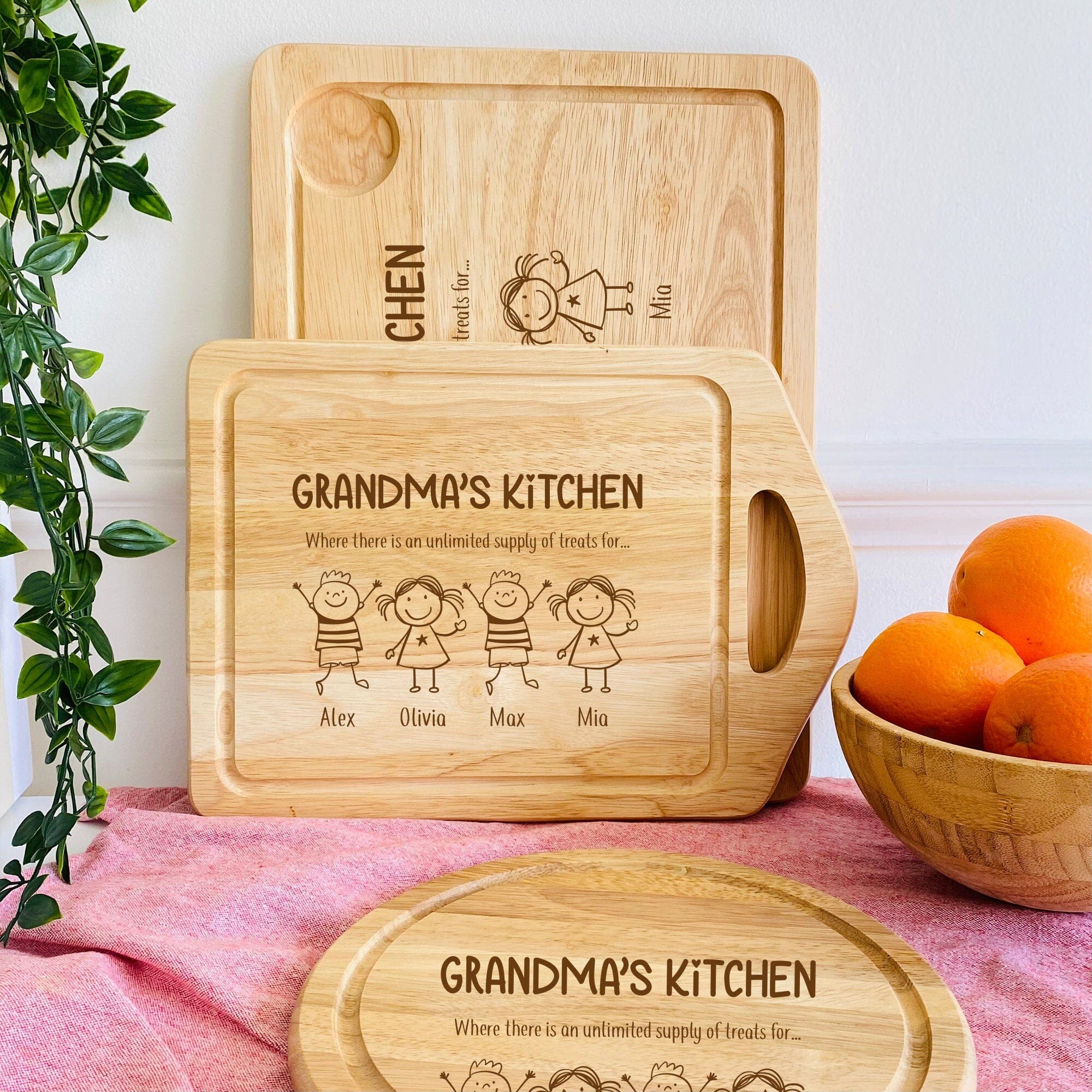 Grandma Mum engraved wooden chopping board Mother's Day gift Children and grandchildren names
